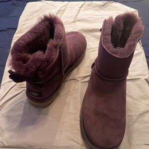 New Ugg ankle boot with bow on back, size 9